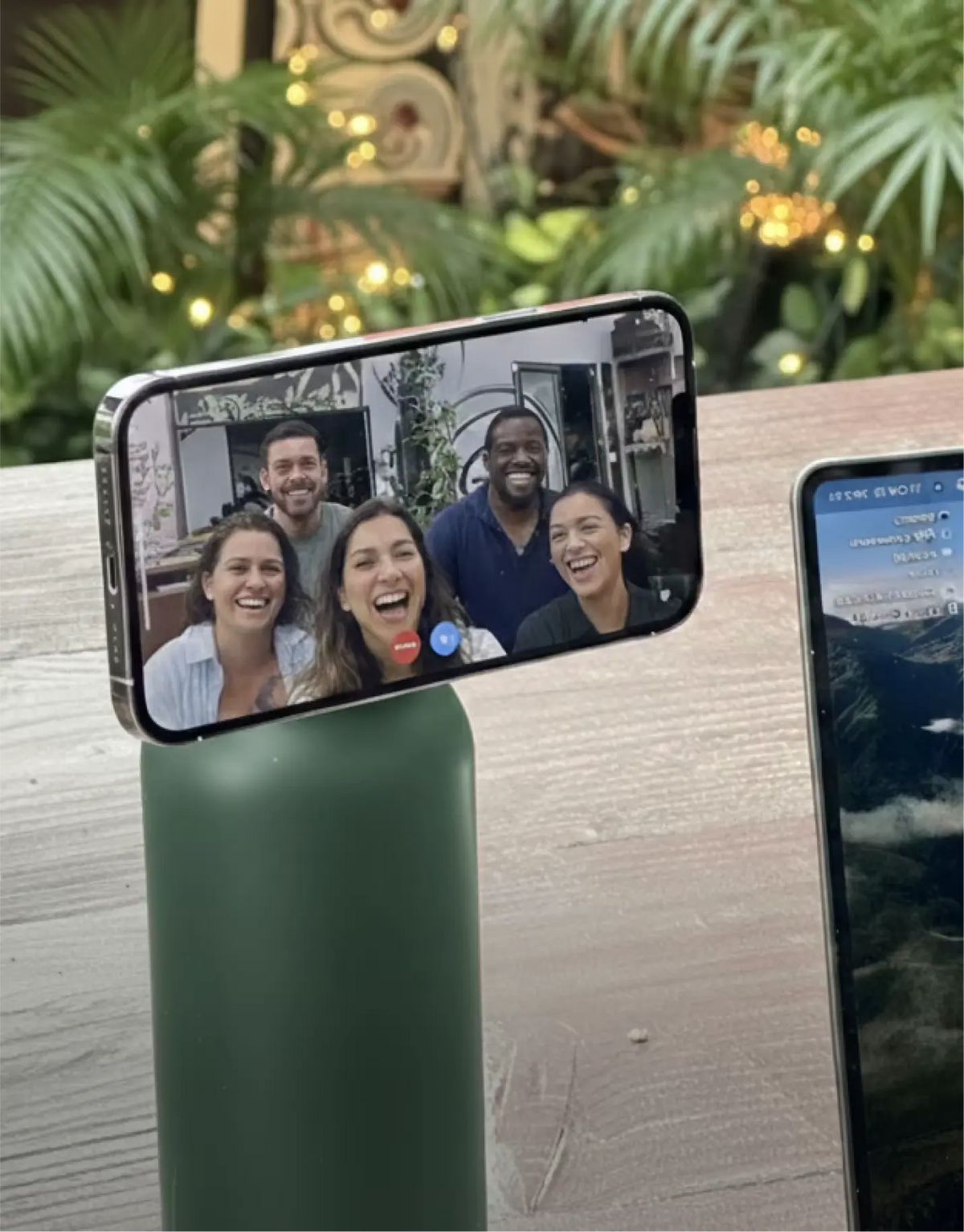 Appel FaceTime mains libres avec le téléphone fixé sur la gourde Ringo Pro